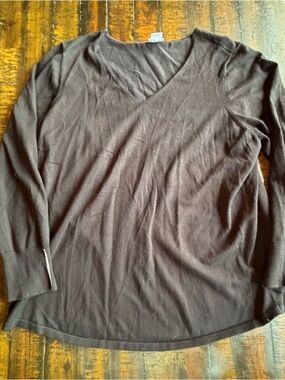 Chico's Black V-Neck Lightweight Knit Sweater